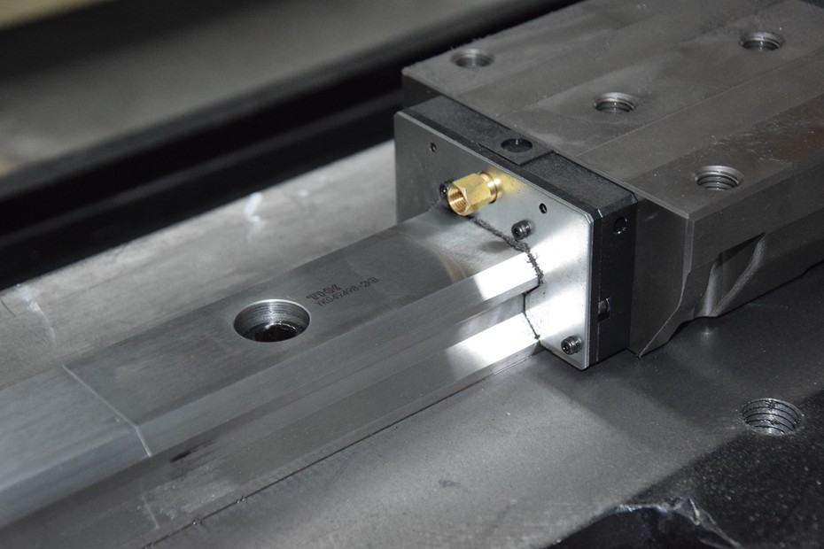 硬軌數(shù)控龍門銑床具體指哪個(gè)方向軸是硬軌.jpg 硬軌數(shù)控龍門銑床具體指哪個(gè)方向軸是硬軌.jpg